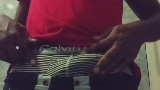 Me corro salvajemente antes de la ducha