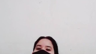 Jugando con mi nuevo amigo hasta correrme. Me gusta la transparencia que tiene