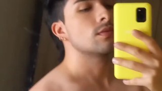 heterosexual curioso enviando fotos desnudo a su amigo gay
