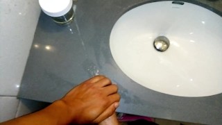 Middle eastern guy jerks off in hotel bathroom, cums in sink