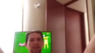 Paja express viendo futbol