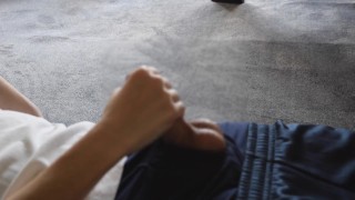 【イキ声】いつも通りのオナニー、最後はティッシュに射精・・・