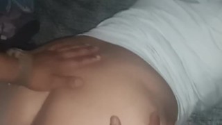 Universitária vino a ver Netflix y terminó follada