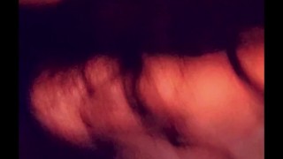 Levanto mi culo para que me la meta