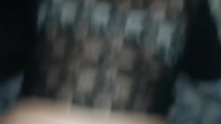 Sirvienta en cuatro le meto la verga