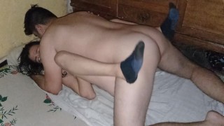 Mi querida hermanastra ,pero terminó disfrutando mi verga