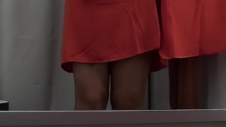 HILDE_FRENCH- UNE FRANCAISE BAISE UN GODE DANS LES CABINES D'ESSAYAGES PUBLIQUES