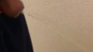 【マゾちんぽのおしっこ放出動画！！♡】全裸ではないけど、1分くらいおしっこ出ました！勃起してないちんちんから勢いよく出てるの見てください！！♡