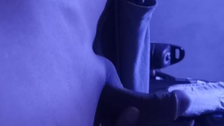 The purple light makes me very horny and I jerk off very well