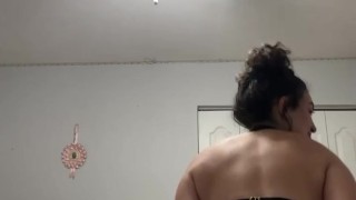 AMATEUR LATINA TWERKING BIG ASS