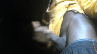 弯曲的黑色鸡巴拉丁射精