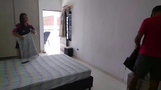 LE BRINDO HOSPEDAJE Y ME PAGA CON UNA ESPECTACULAR FOLLADA 1 parte