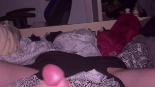 Gimiendo hasta botar toda la leche