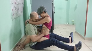 The big ass of my perverted stepmother is fucked by the electrician when the cuckold is not there.