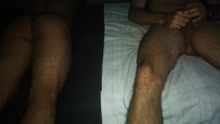 Linda puta mueve su culo y me hace venir