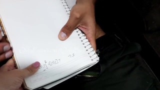 Me vuelvo a coger a mi maestra mientras me da una clase personal