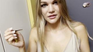 Neighbor fucked with a huge dick when she made the wrong door