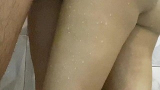 MINHA PUTA ME CHUPANDO NO BANHO (vídeo curto)