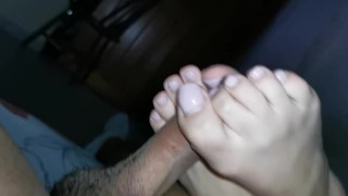rica paja con los pies footjob