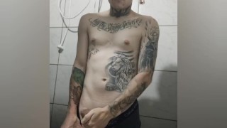 Masturbando no banho