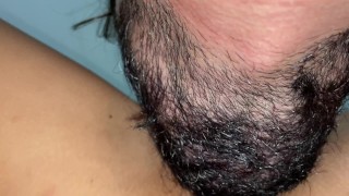 Esposa magrinha batendo siririca ate gozar