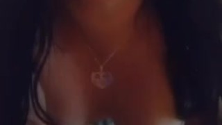 Tocándome esperando una o varias pijas