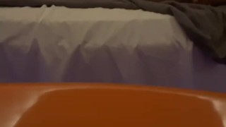 Espió a mi amiga mientras se baña, me la cojo después del concierto | TW: Canela Suave