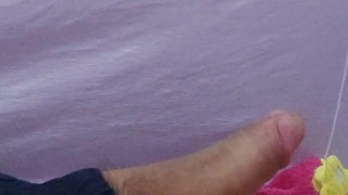 CHICO SE PONE HOT Y SE MASTURBA SU GRAN PENE