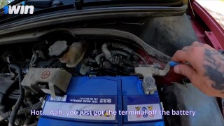Arreglé su auto y la follé duro por el culo!