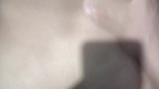 Fudendo gostoso no sofá e gozando na bundinha da safada