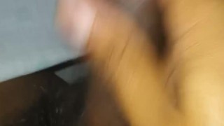 Chico hot cachondo masturbacion arriesgada masturbando polla dura