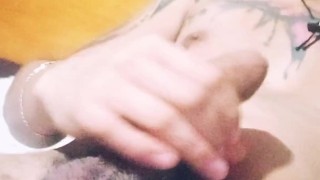 Despierto con la verga medio dura...412w2