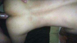 Dilatando el culito  de esta putita twink