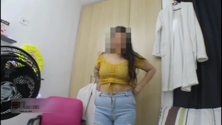 Dios Mio! Follo a mi hermanastra en el baño, Se traga mi leche!