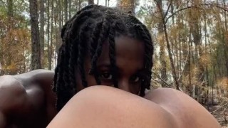 Eating pussy in the woods 😋