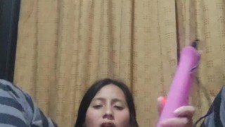 Masturbándome con mi vibrador y me vengo varias veces