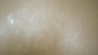 Morena sexy se deja coger por el culo