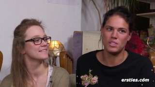 Ersties - Holly lädt die dominante Cataleya zu sich nach Hause ein, um gefingert zu werden