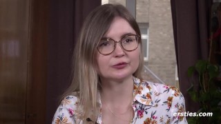 Ersties - Bisexuelle Emily aus Braunschweig masturbiert mit Vibrator
