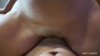 Madrastra es seducida por su hijastro que se deja llevar del placer y la lujuria hasta hacerle cum.