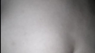 Ando caliente y me pongo a cabalgar la rica verga del novio de mi amiga