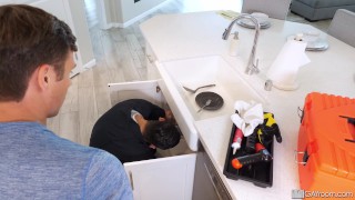 SHOWERBAIT Muscle Hunk Spreads Tight Asshole For Plumber's Thick Pipe