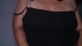 Mostrando mis tetas ricas parte 1
