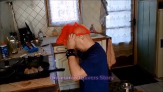 VOST engl - Cet inférieur soumis et chaste prépare le repas.