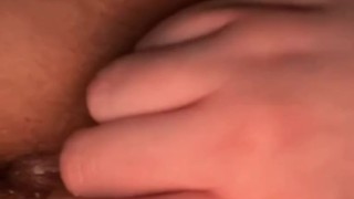 Fucking my pussy with a vibrator and ending with an orgasm😩
