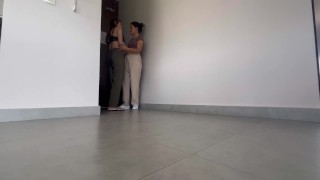 Scarlett ahora no!!! Si me tocas así me tienes que follar!!