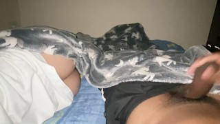 mi hijastra en la ducha, lo follo y me meto una gran carga en mi culo