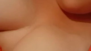 Tocandome por lo caliente que me pone hablar con mis amiguitas