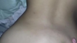 Me folló tan duro que me dió un orgasmo cremoso antes que mi papá se despierte