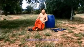 VOST engl - Cet inférieur soumis et chaste et le tonneau dans le jardin.